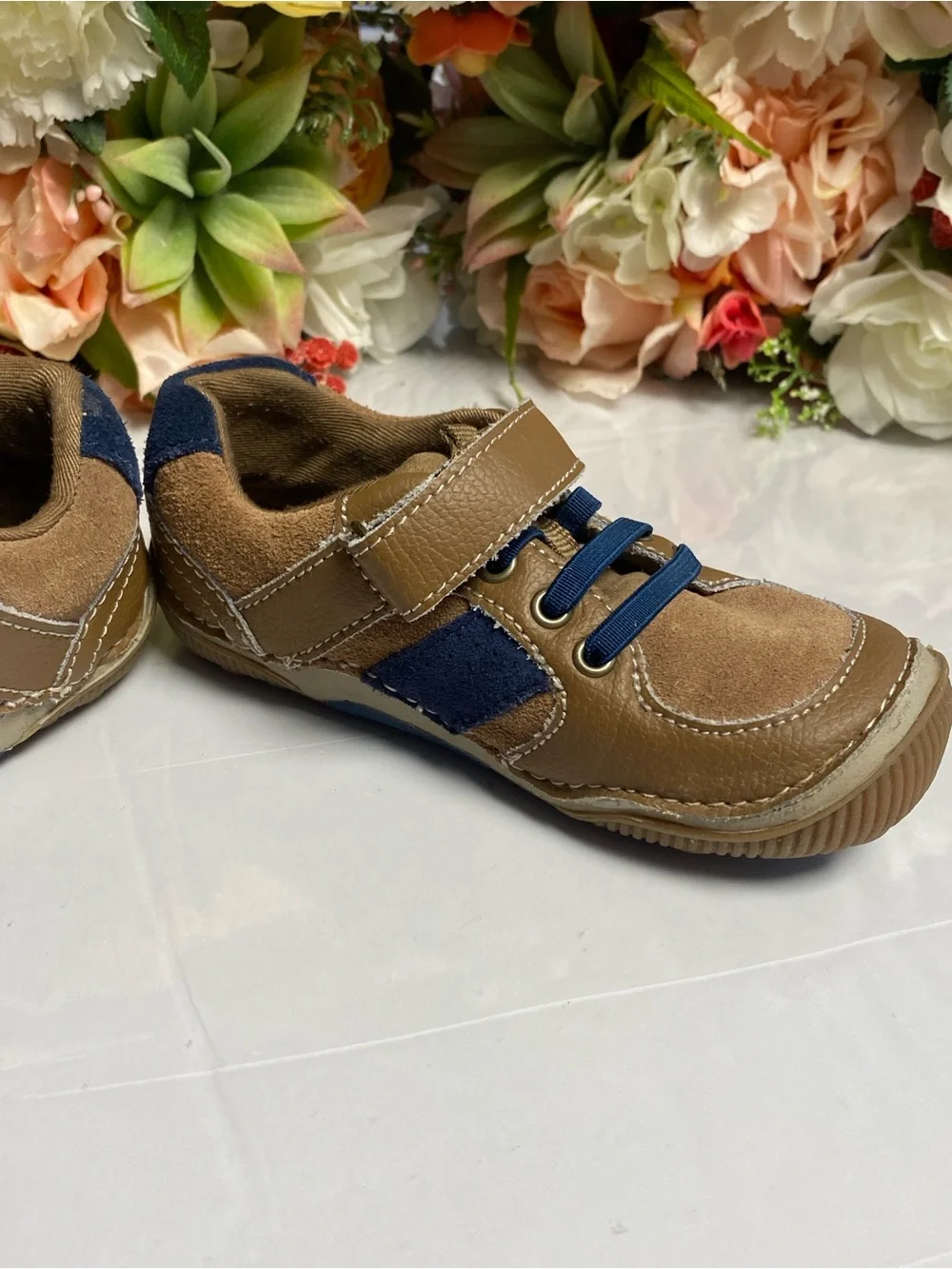 Stride Rite SRT Wes Leather Sneaker Taupe/Navy Boys Size 8.5M